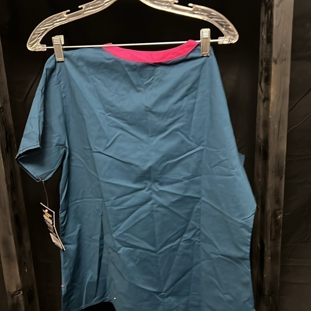 Wonder Flex scrub top Medium. NWT - Picture 4 of 8
